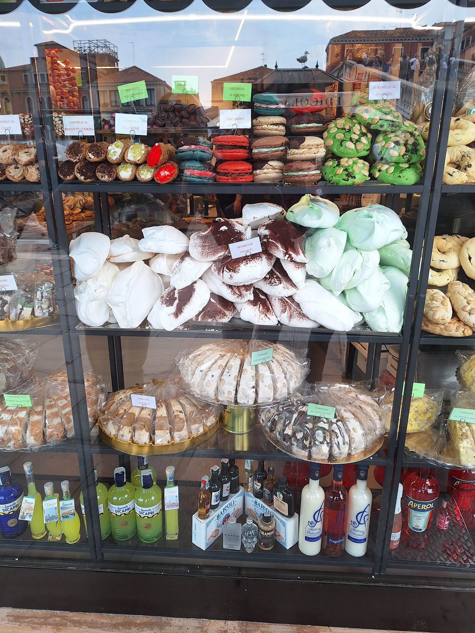 No photo description available.