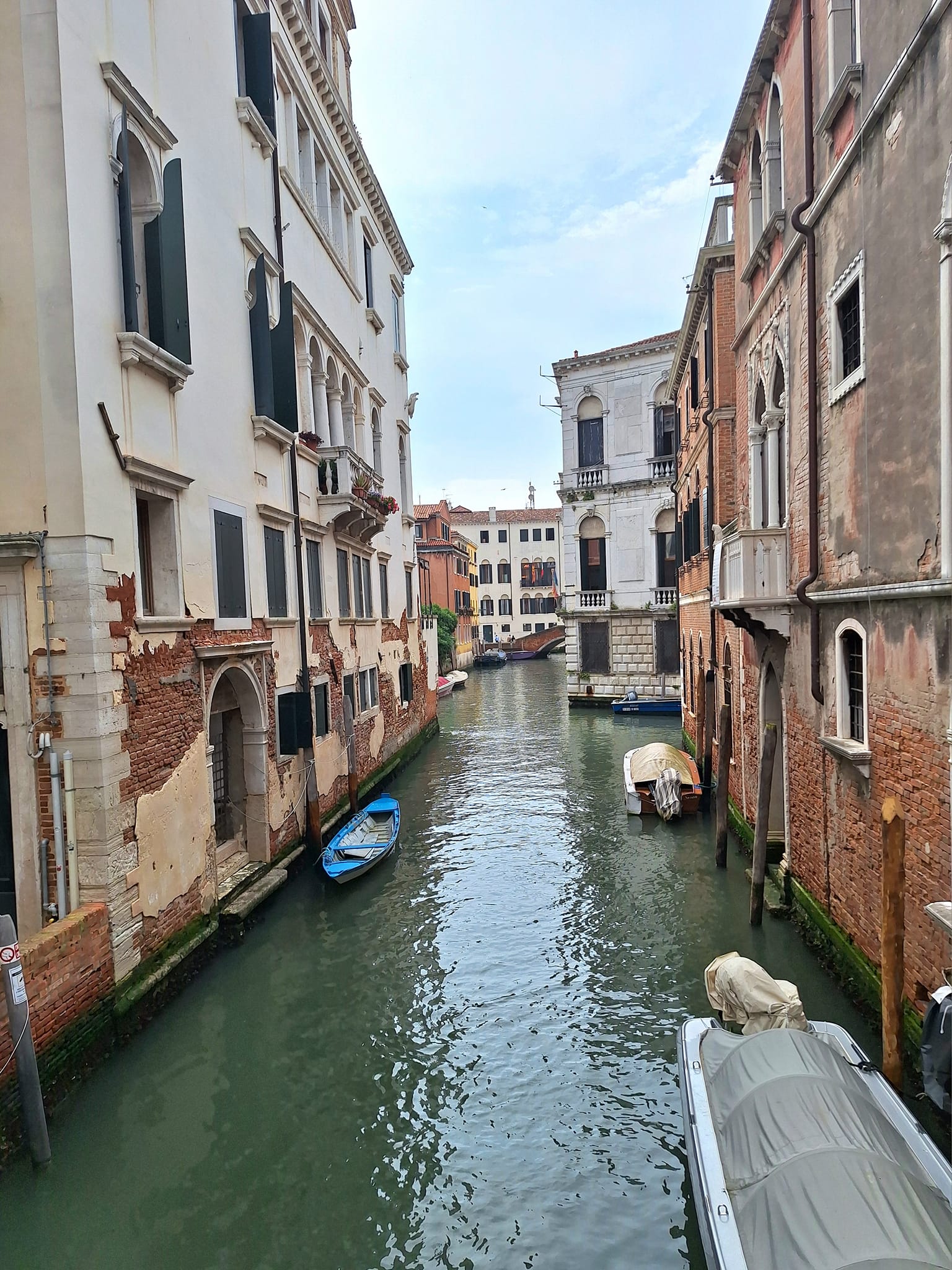 No photo description available.