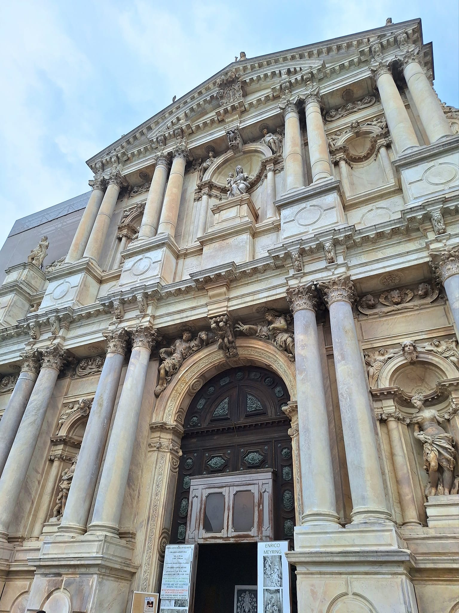 No photo description available.