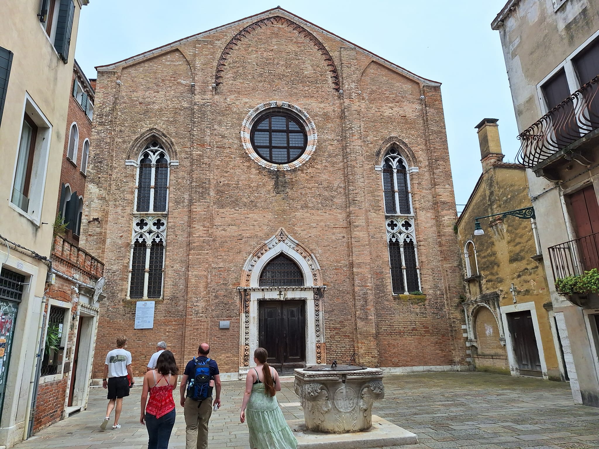 No photo description available.