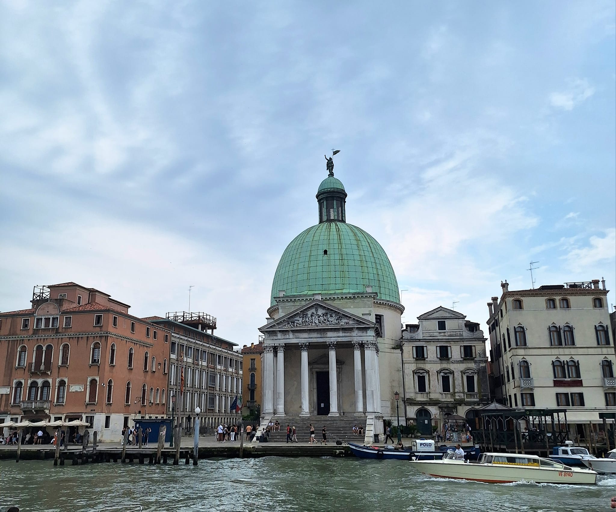 No photo description available.