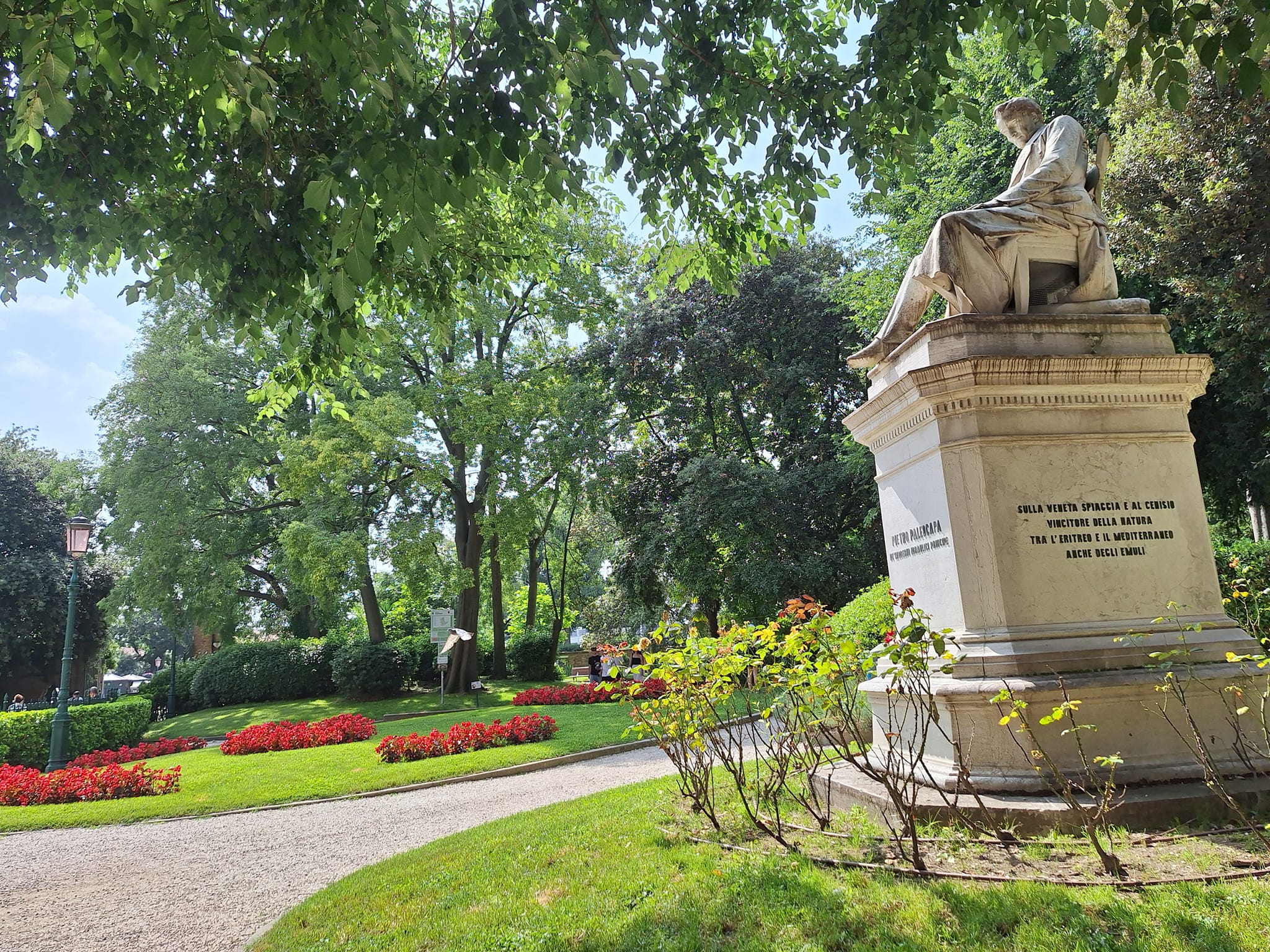 No photo description available.